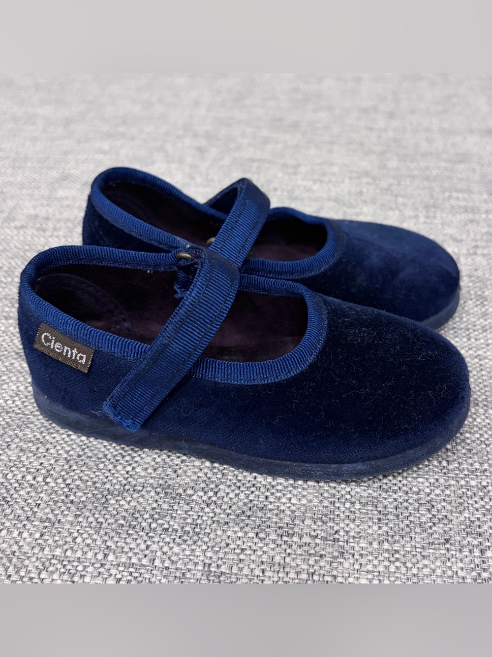 Cienta size 23 (similar to 6.5) navy velvet VGUC